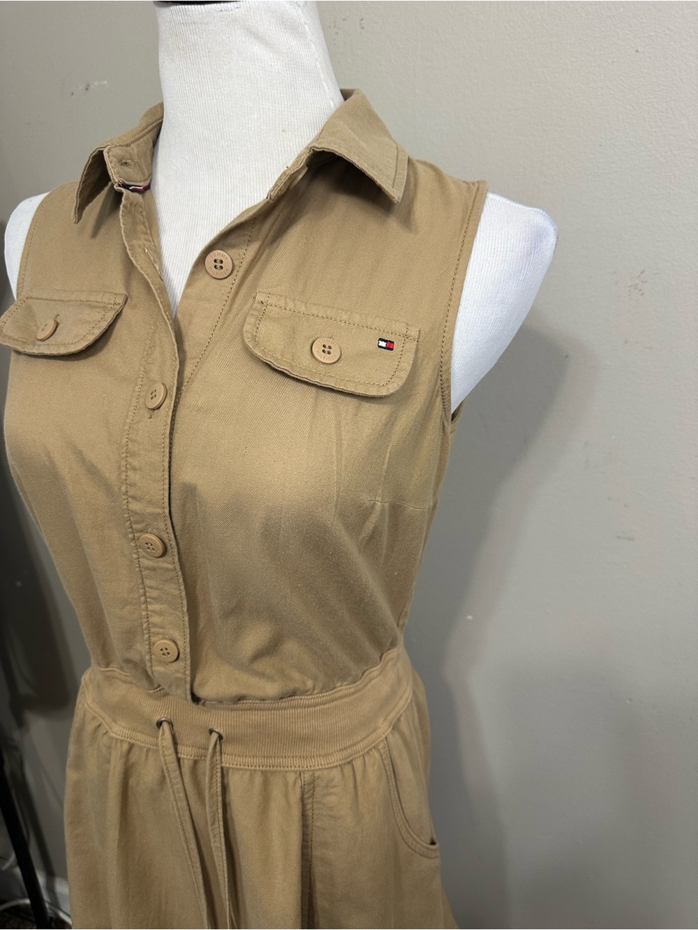 Tommy Hilfiger women’s XS Sleeveless Tie-Waist Shirt Dress in Camel - Picture 3 of 13